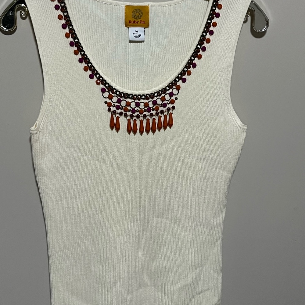 SELLING RUBY RD TOP FOR WOMEN SIZE MEDIUM COLOR CREAM PRE-OWNED CONDITION